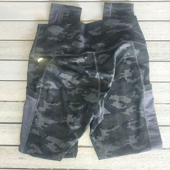 Fabletics | Leggings with Mesh Side Panels and Pockets | SZ M - Picture 2 of 3